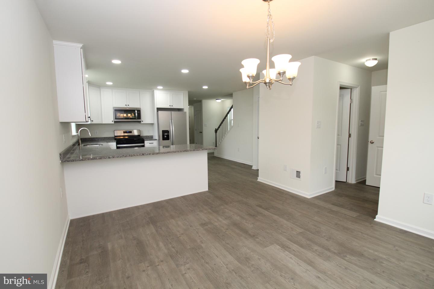 5 Buttonwood Ave Property Photo 12