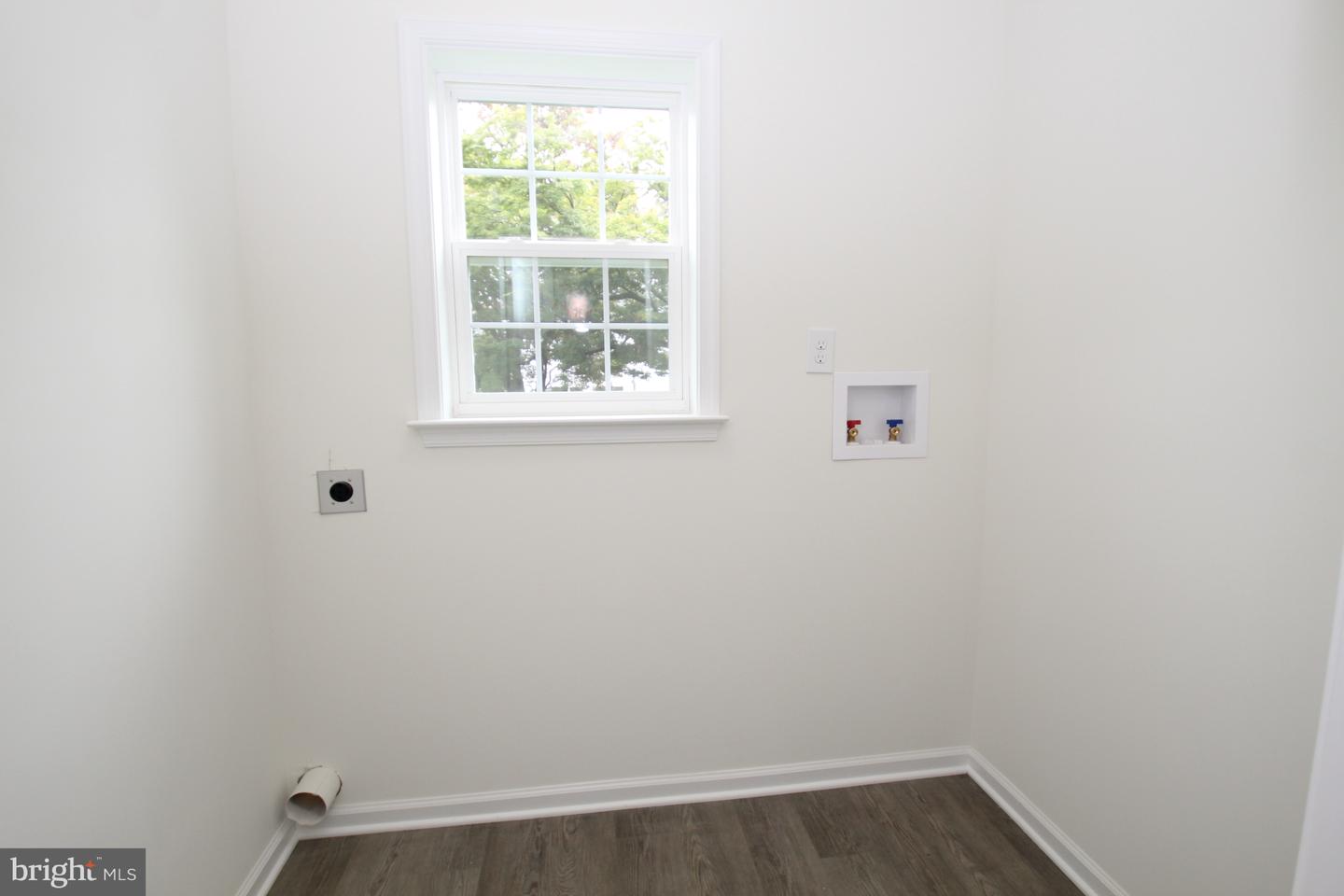 5 Buttonwood Ave Property Photo 14