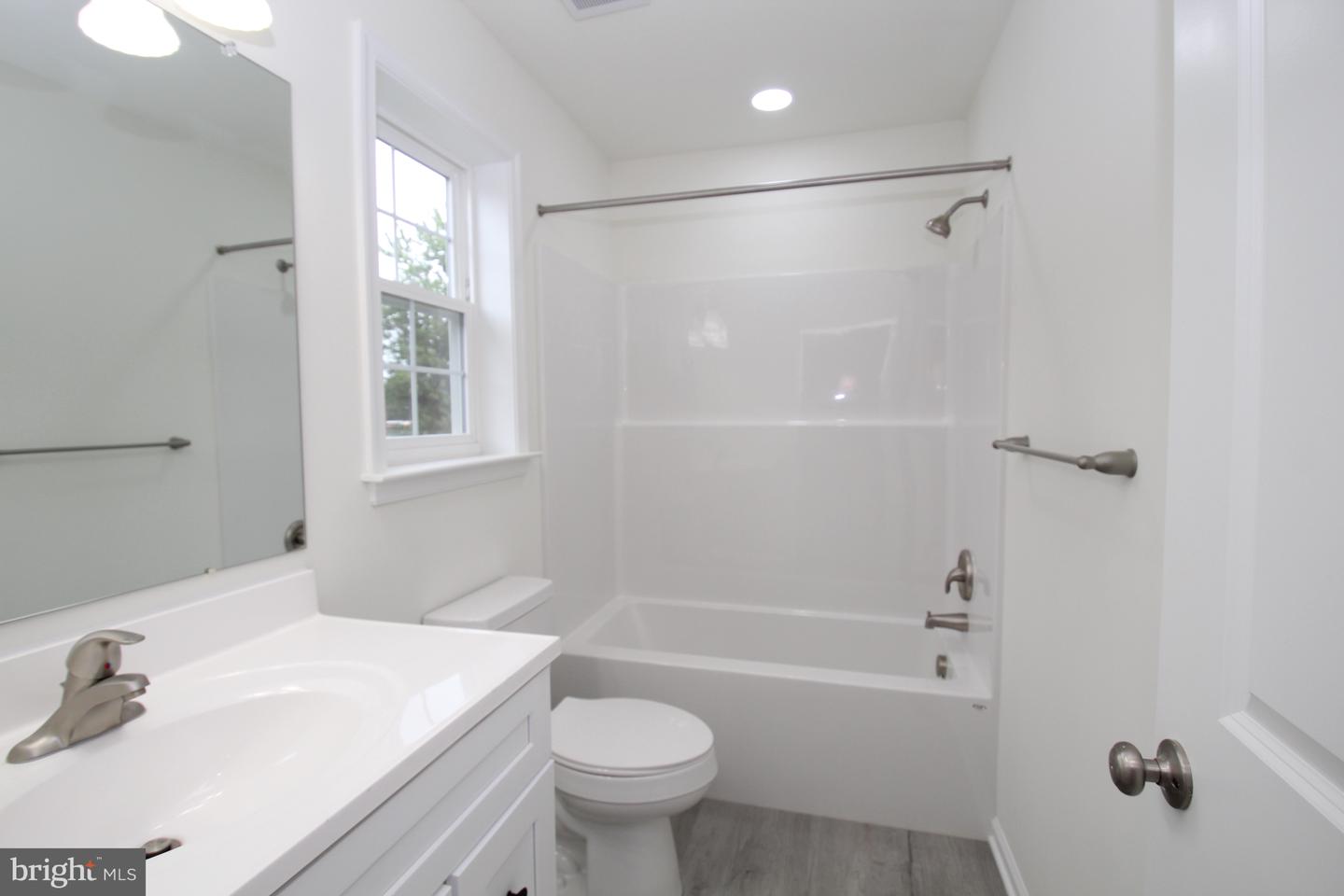 5 Buttonwood Ave Property Photo 27