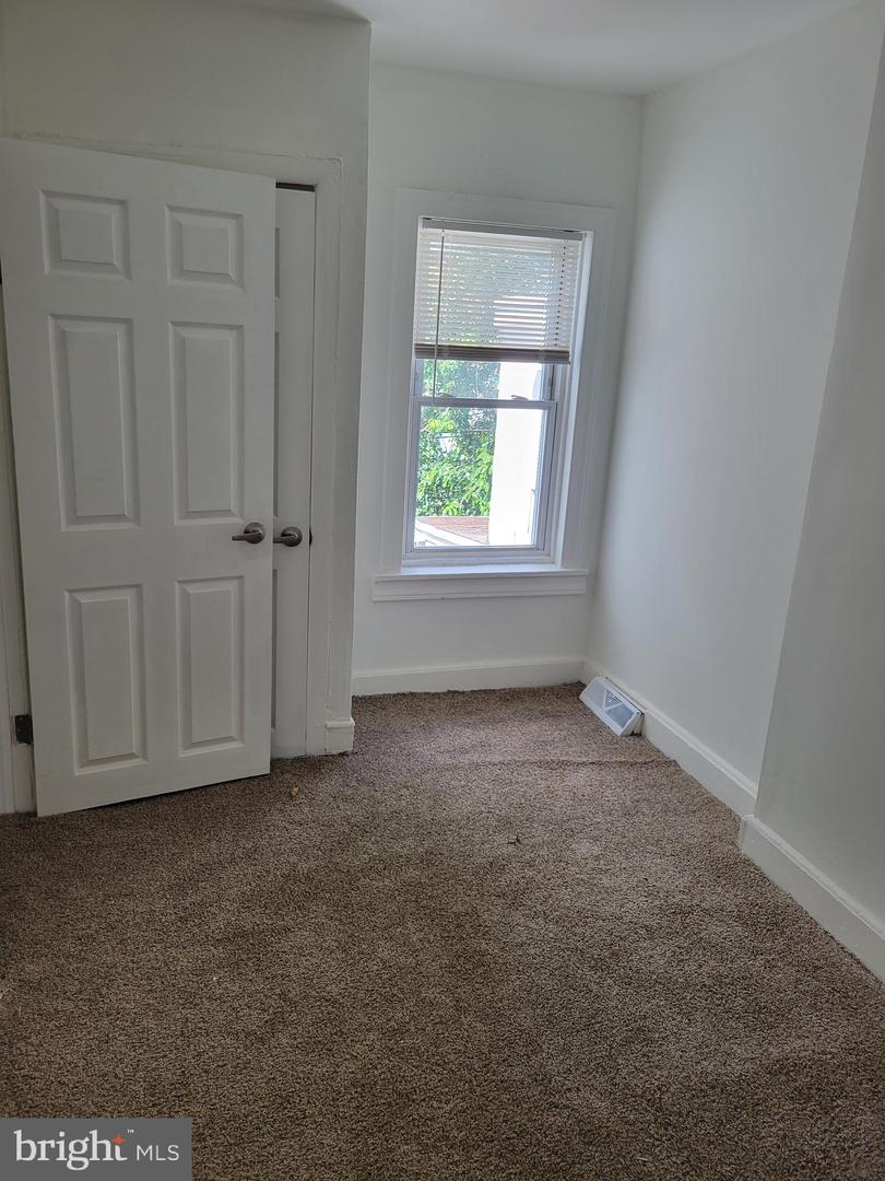 1217 Lancaster Ave Property Photo 9