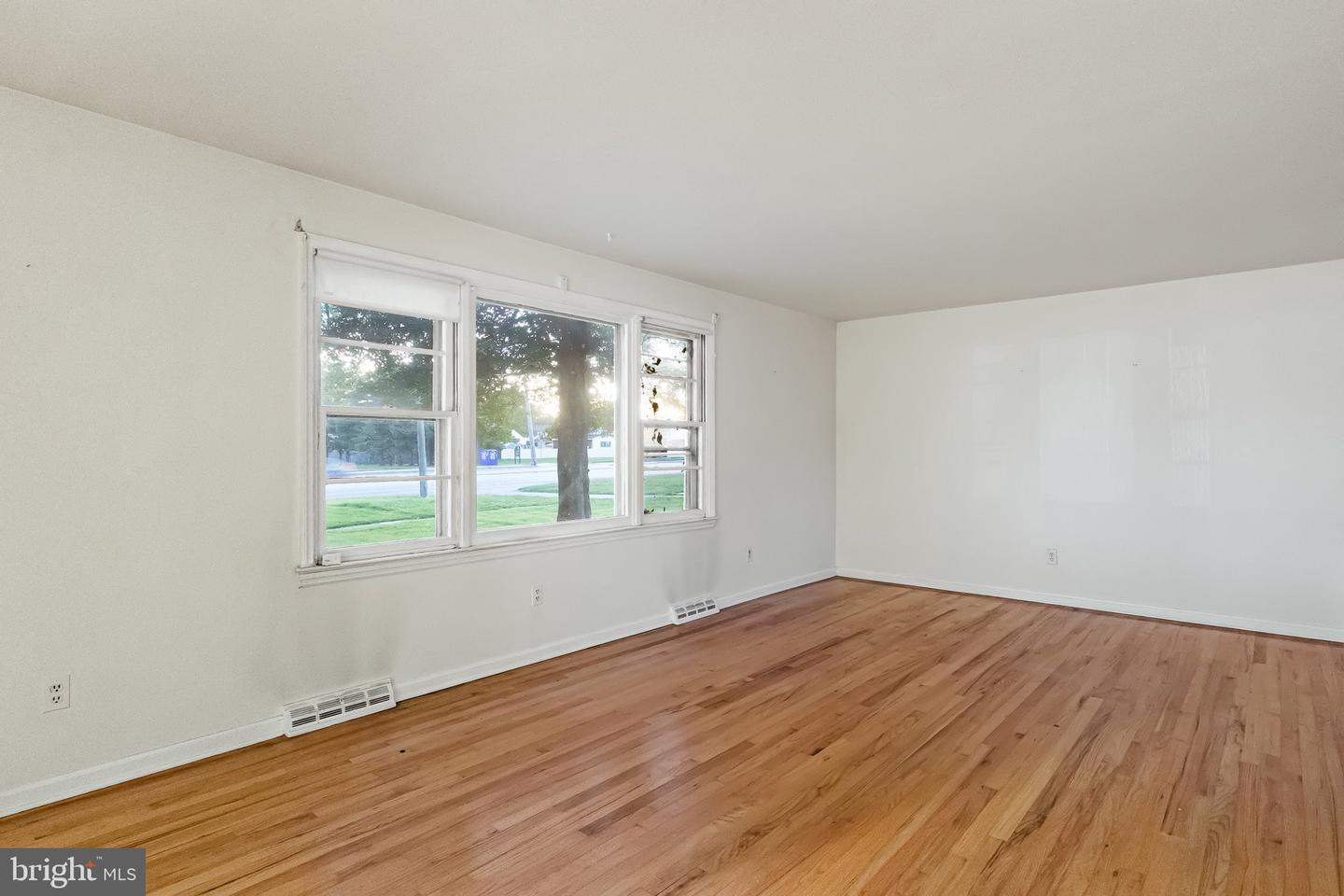 502 E Basin Rd Property Photo 5