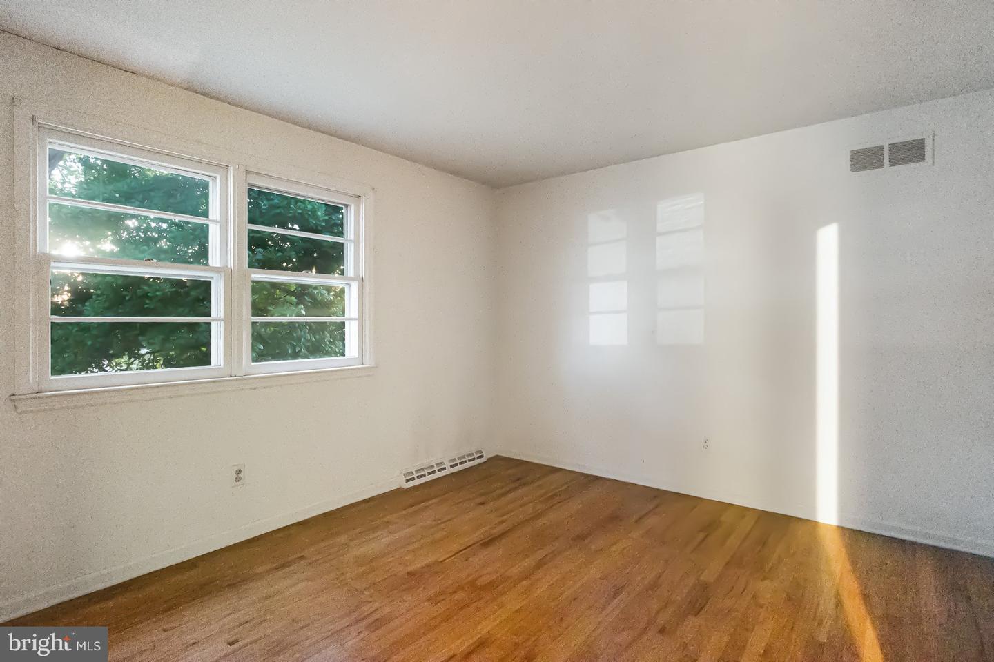 502 E Basin Rd Property Photo 18