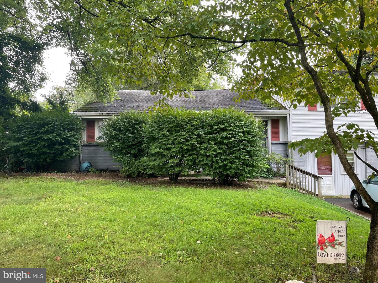 214 Wordsworth Dr Property Photo 1