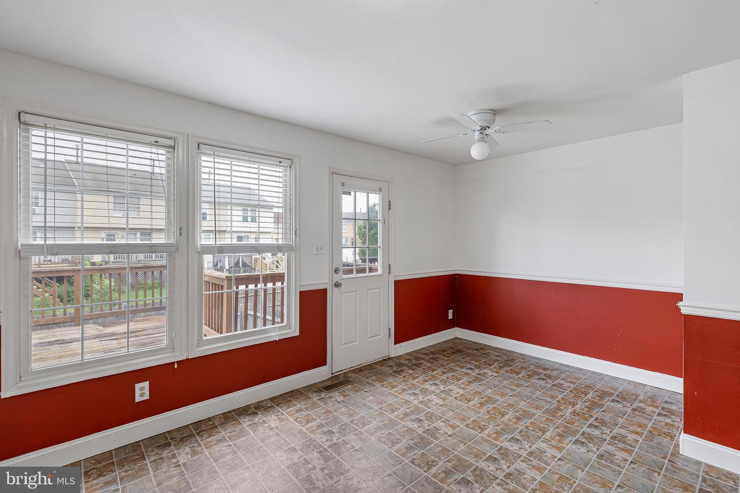 654 Corsica Ave Property Photo 8
