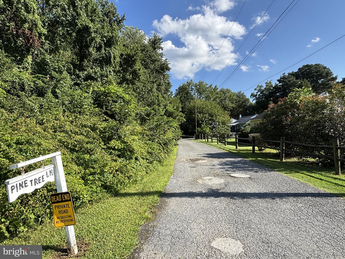 7 Pine Tree Ln Property Photo 2