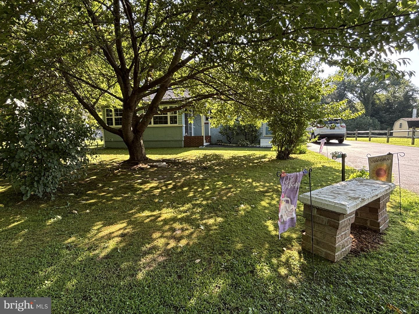 7 Pine Tree Ln Property Photo 3