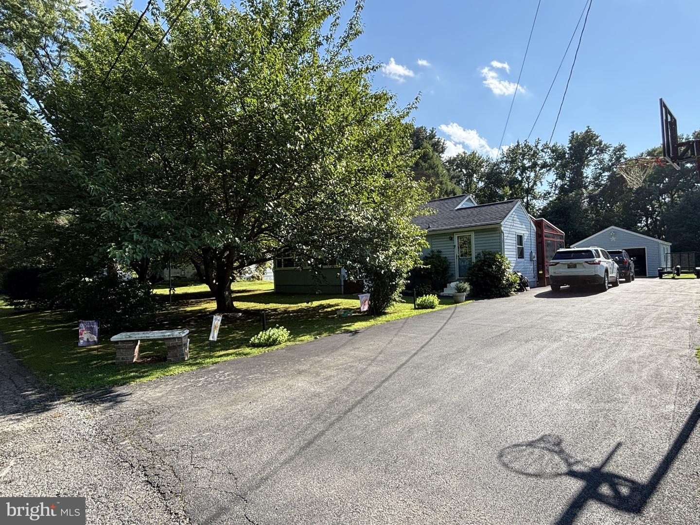 7 Pine Tree Ln Property Photo 5