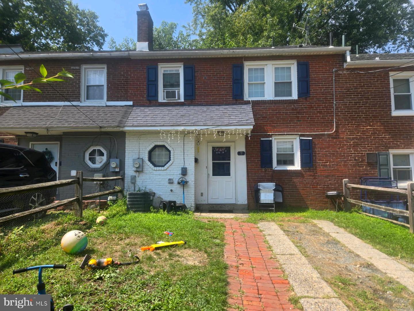 9 CLAYTON CT