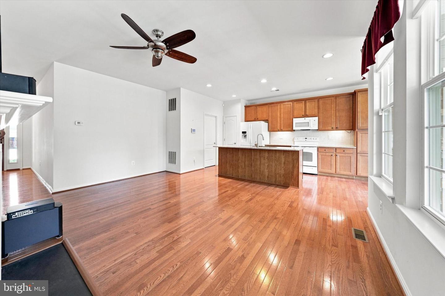 631 Red Maple Rd Property Photo 10