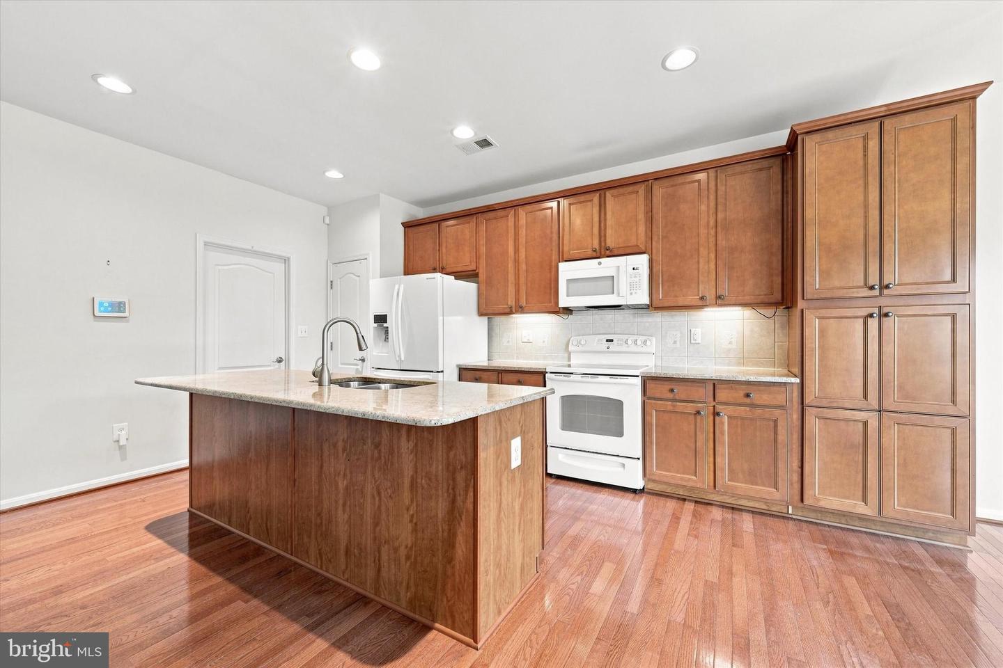 631 Red Maple Rd Property Photo 15