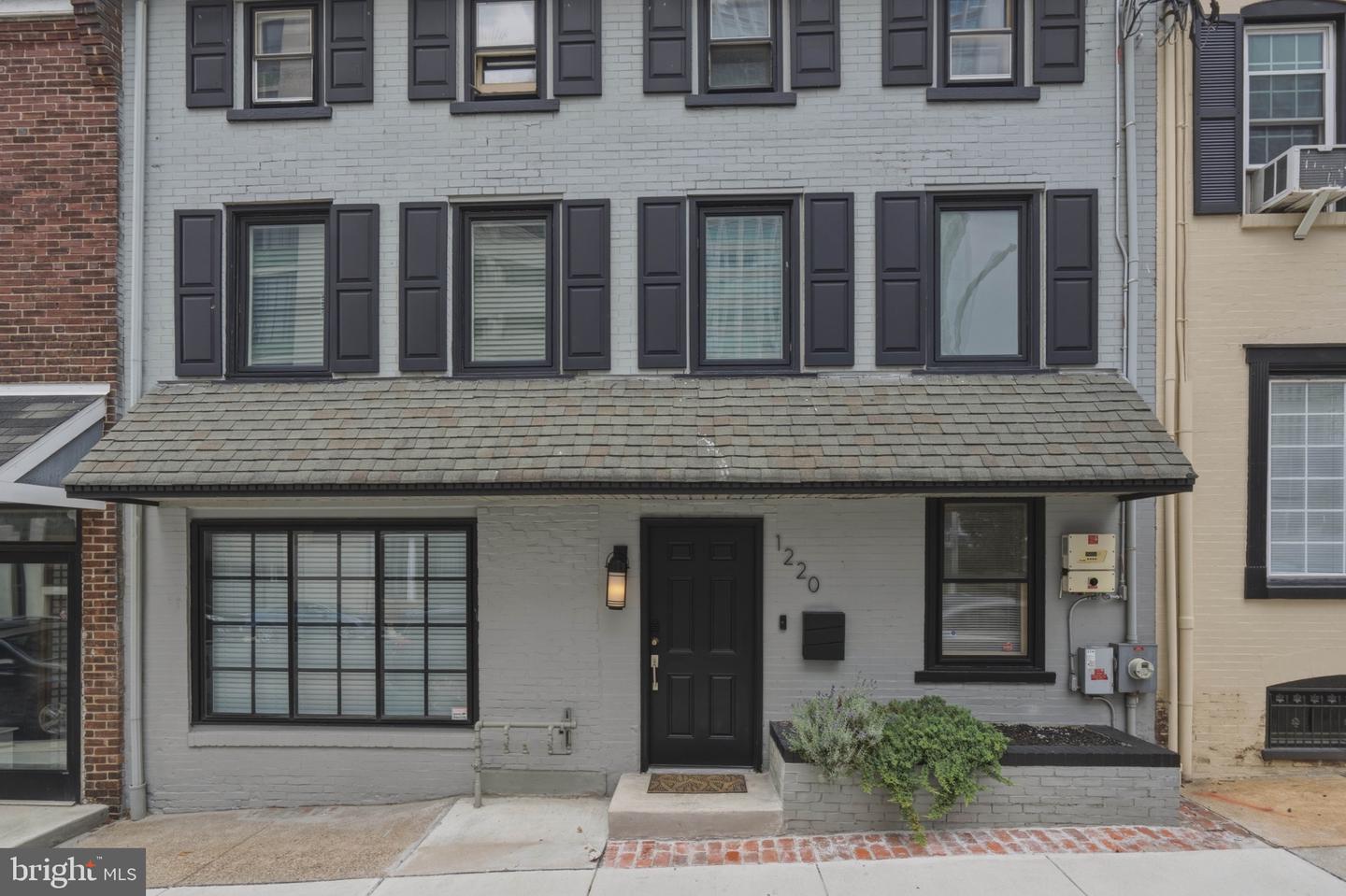 1220 N King St Property Photo 2