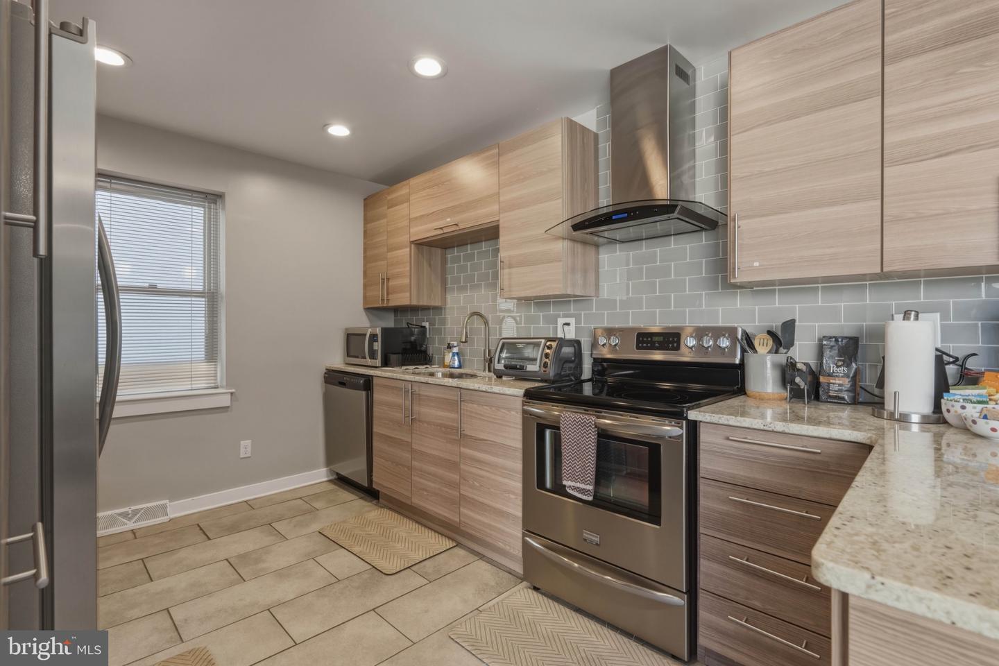 1220 N King St Property Photo 9