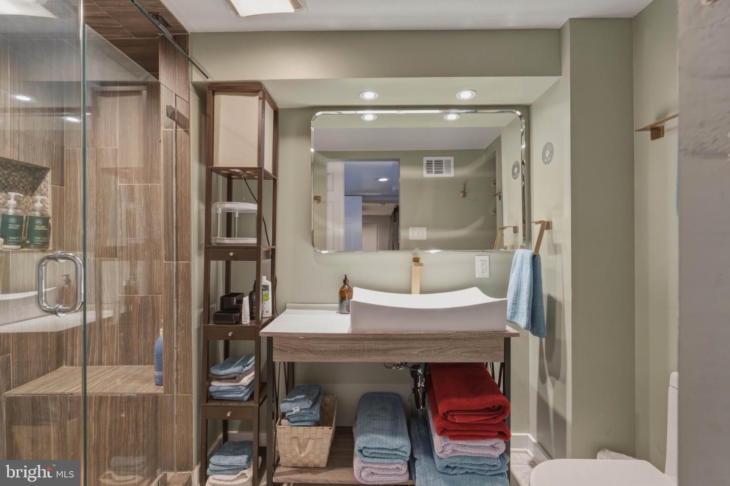 1220 N King St Property Photo 11