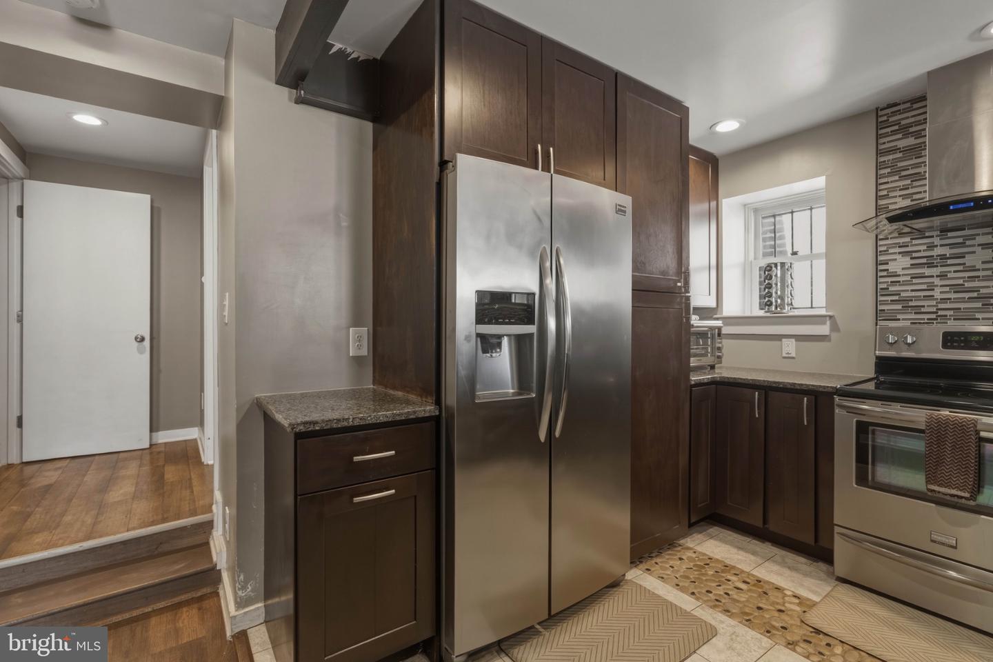 1220 N King St Property Photo 23