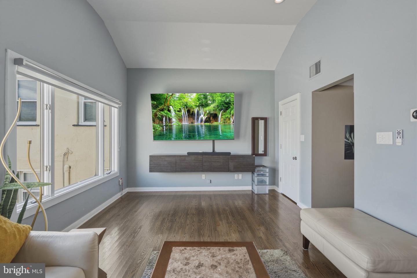 1220 N King St Property Photo 27