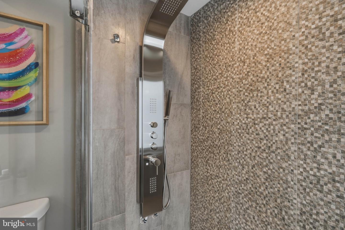 1220 N King St Property Photo 34