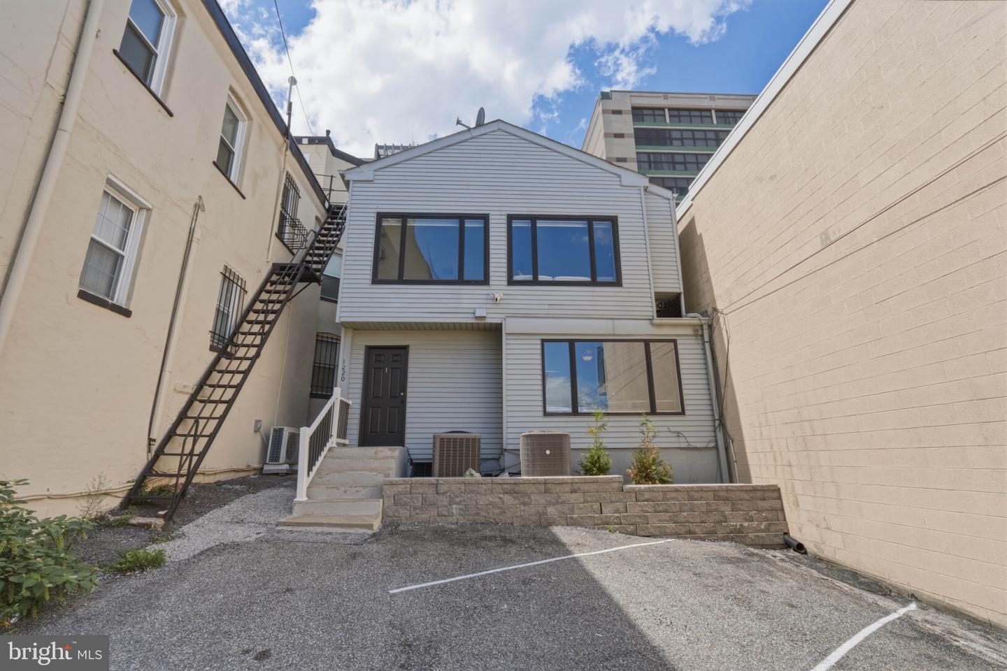 1220 N King St Property Photo 40