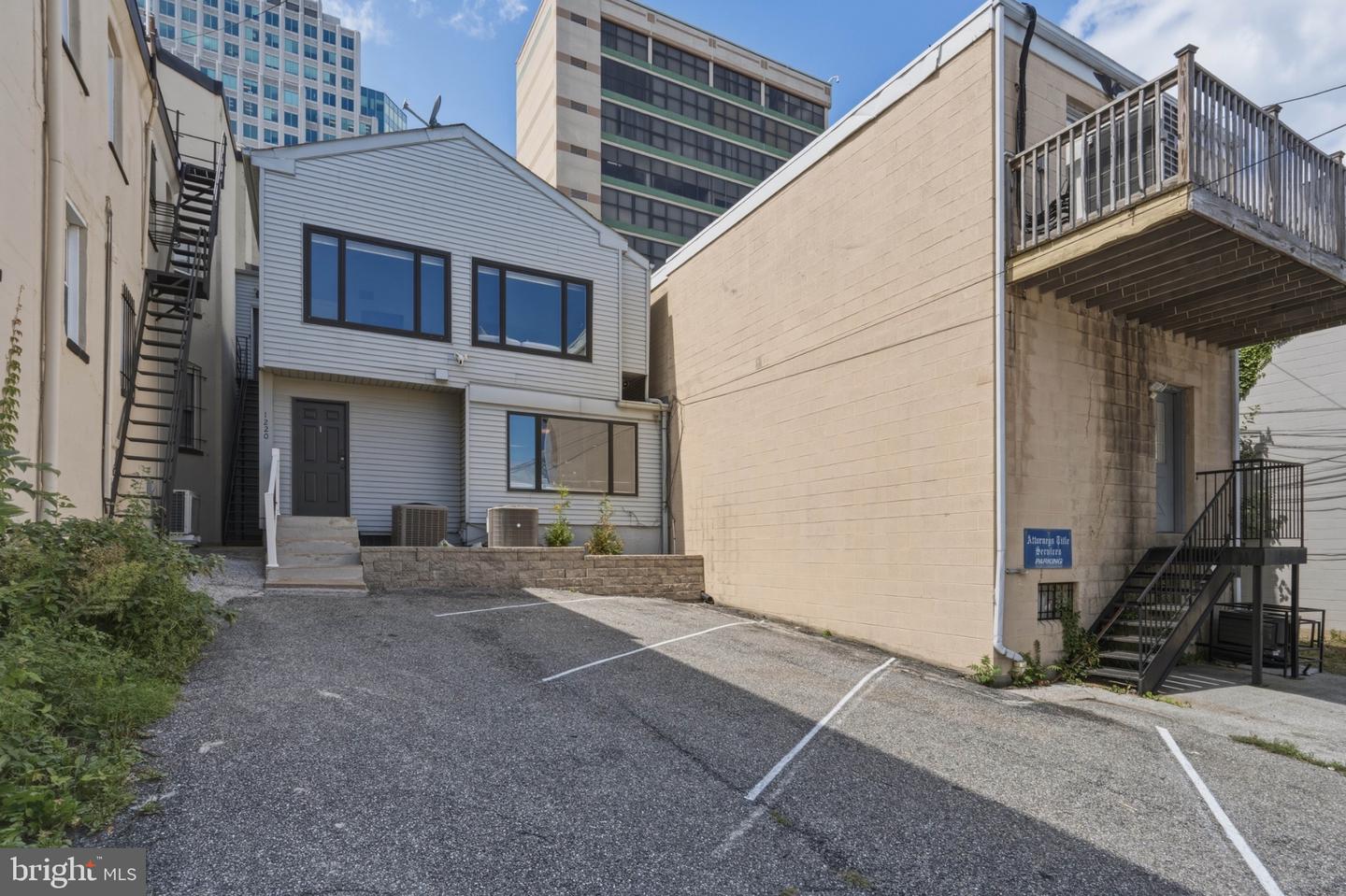 1220 N King St Property Photo 41