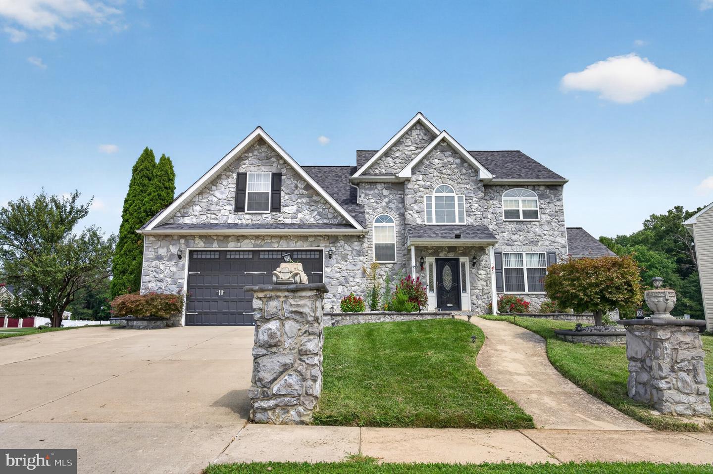 1 Foxfield Ct Property Photo 3