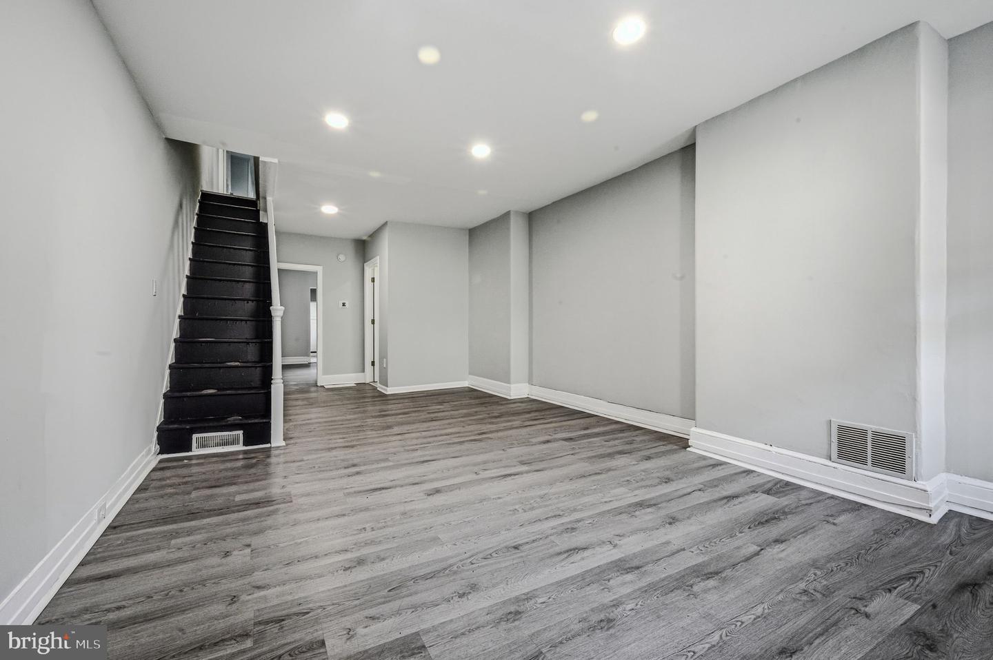 304 N Franklin St Property Photo 6