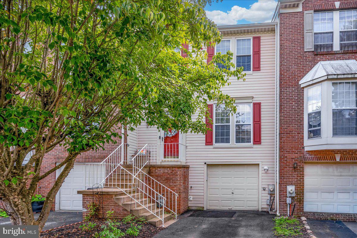 205 SLOAN CT