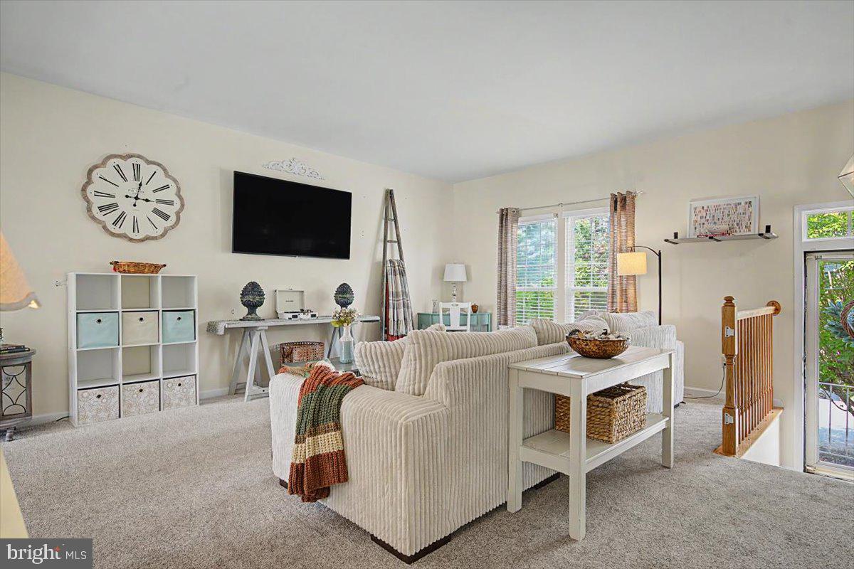 205 Sloan Ct Property Photo 4