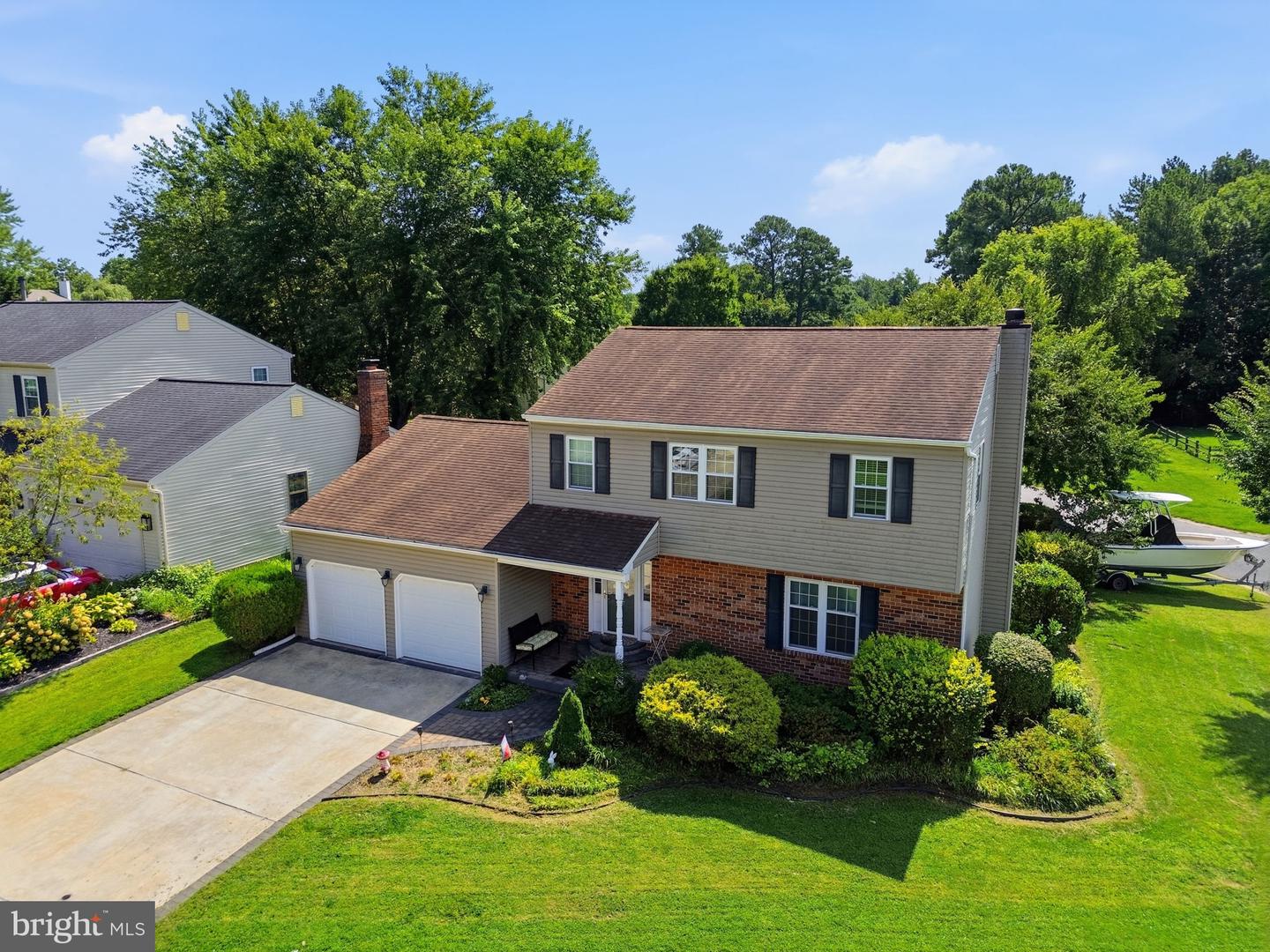 18 JONATHAN DR