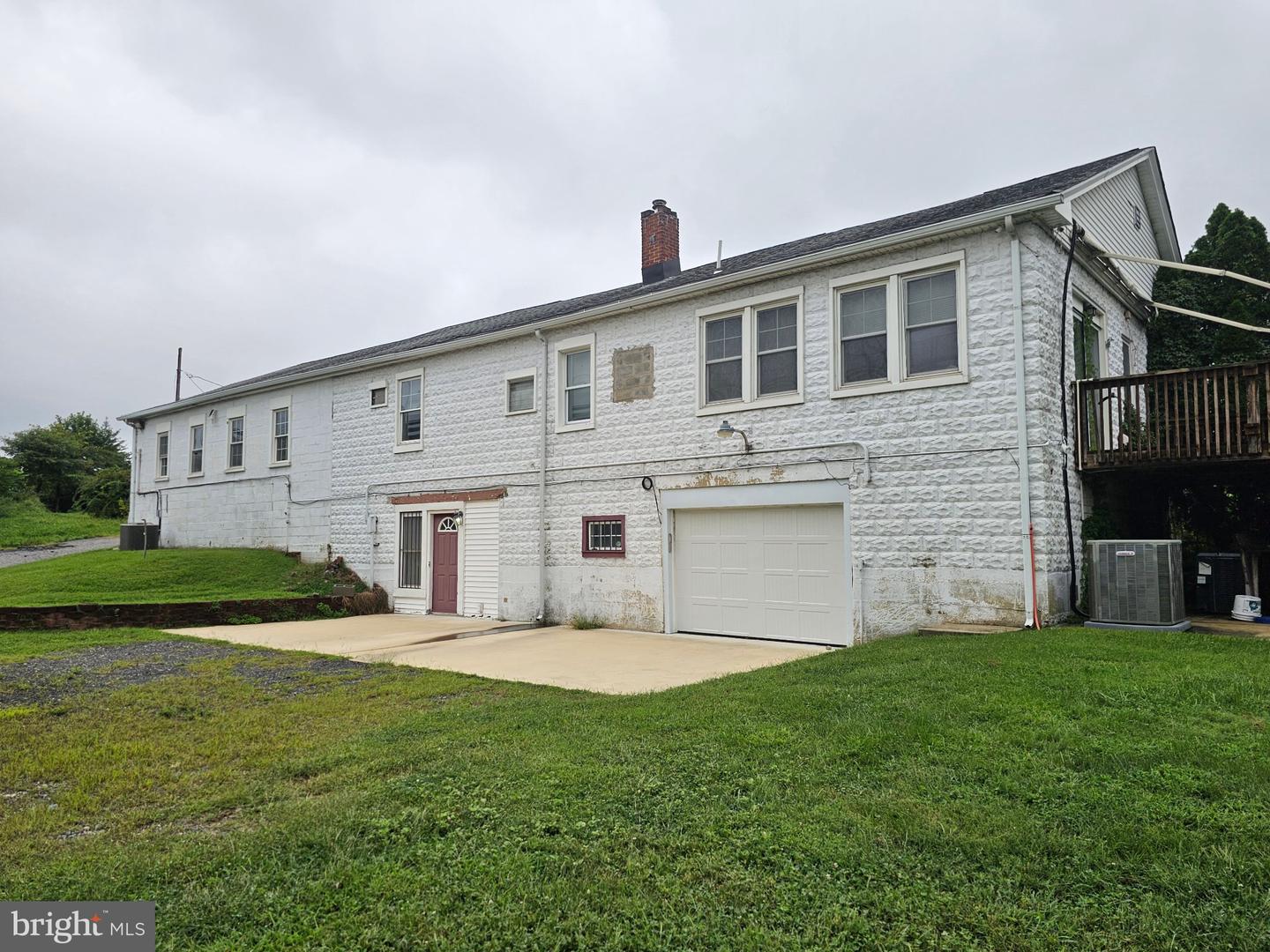 210 Broad St Property Photo 3