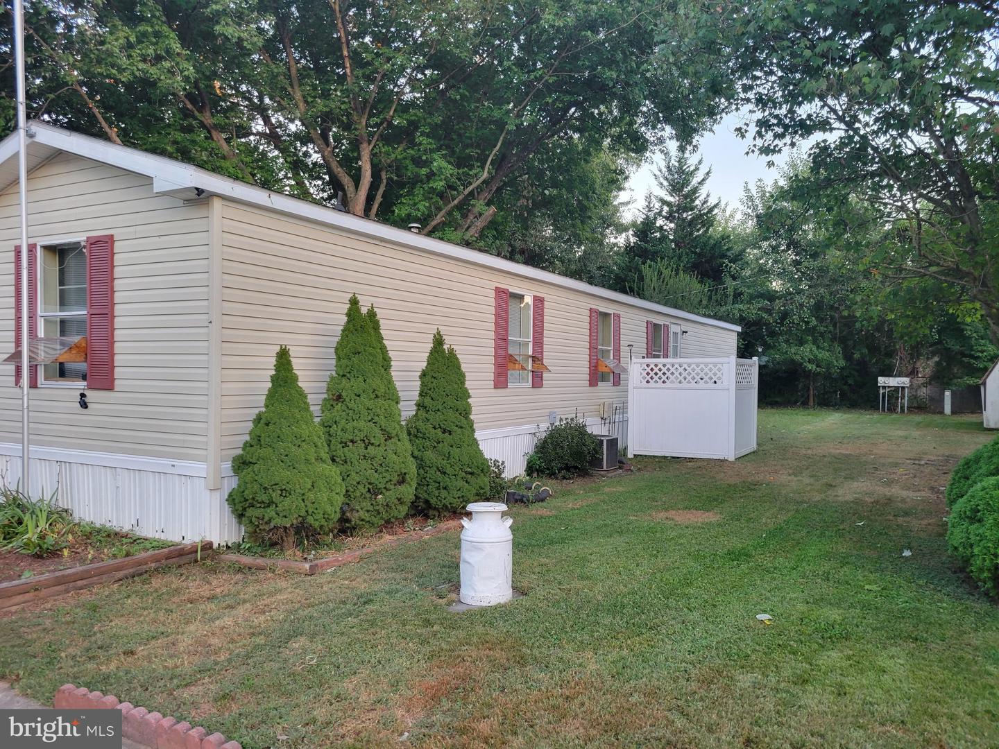 17 Mount Pleasant Trailer Ct #b017 Property Photo 1