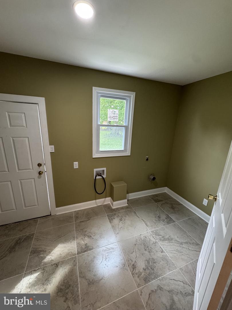 108 Forrest Ave Property Photo 15