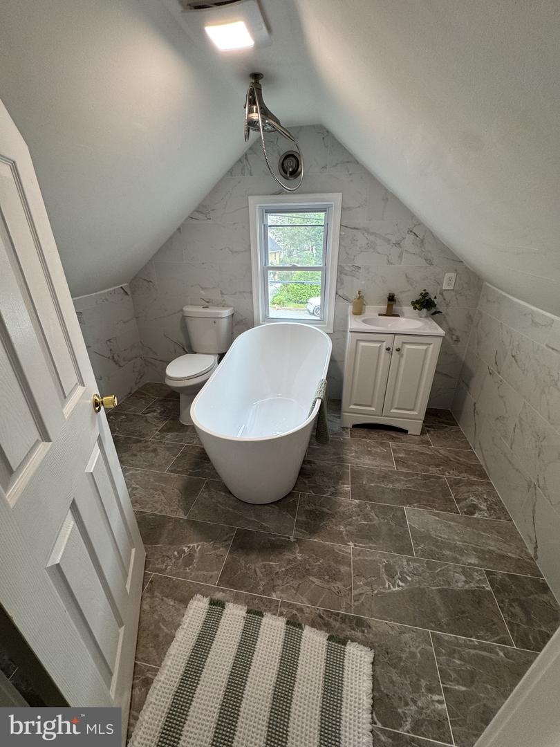 108 Forrest Ave Property Photo 27