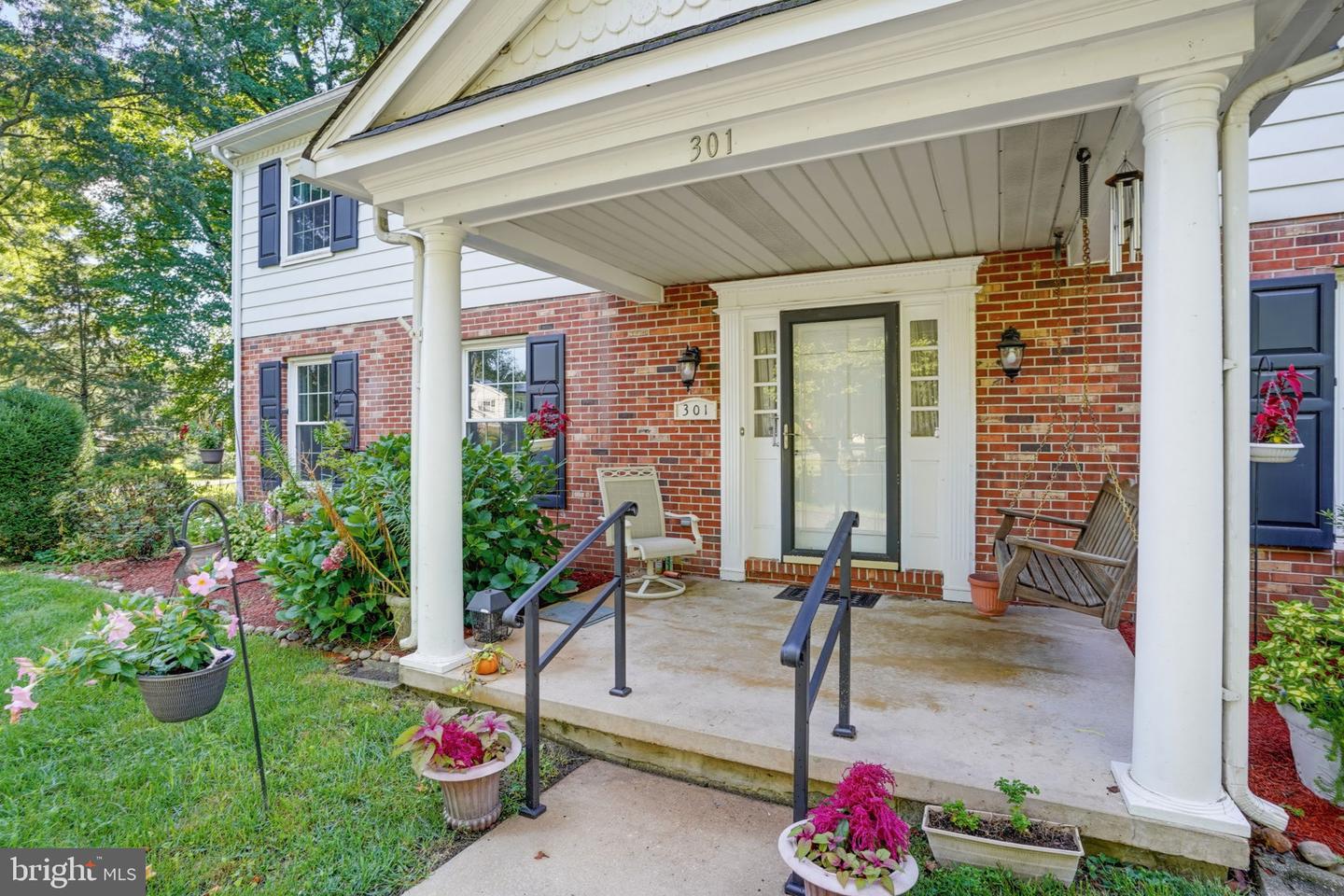 301 Caravel Dr Property Photo 3