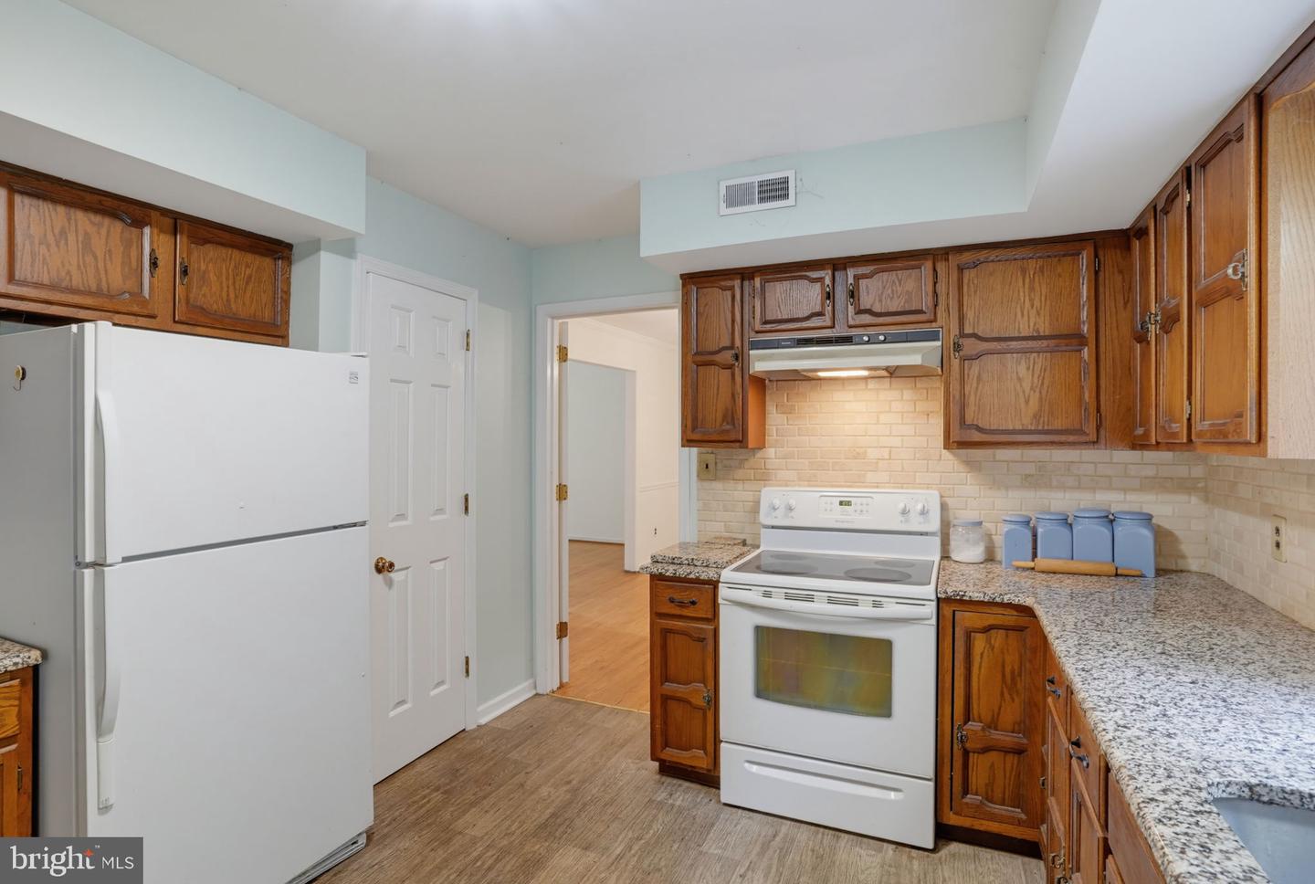 301 Caravel Dr Property Photo 17