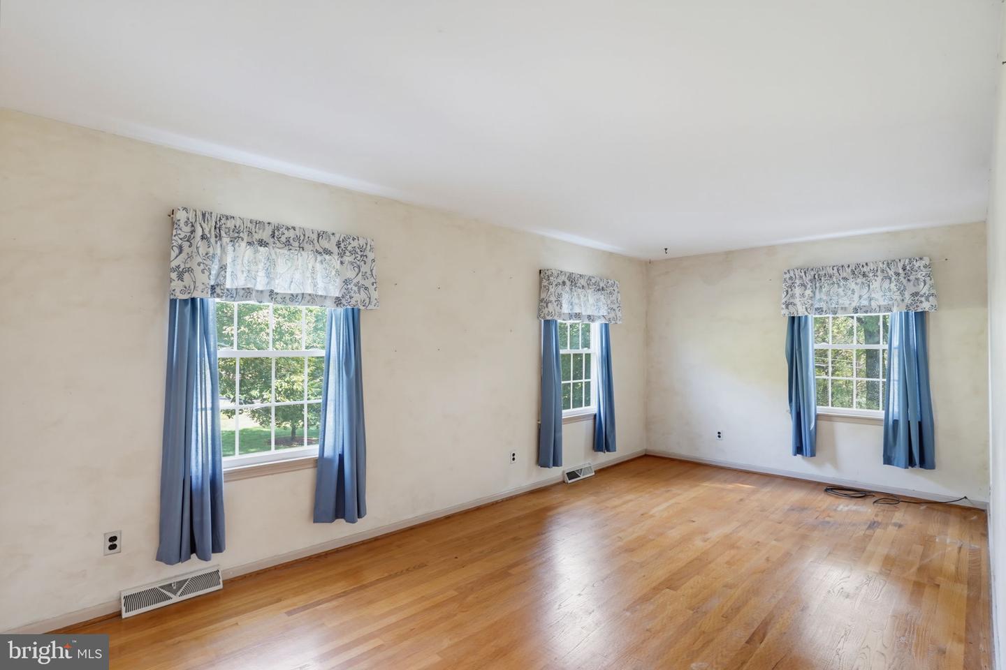301 Caravel Dr Property Photo 30