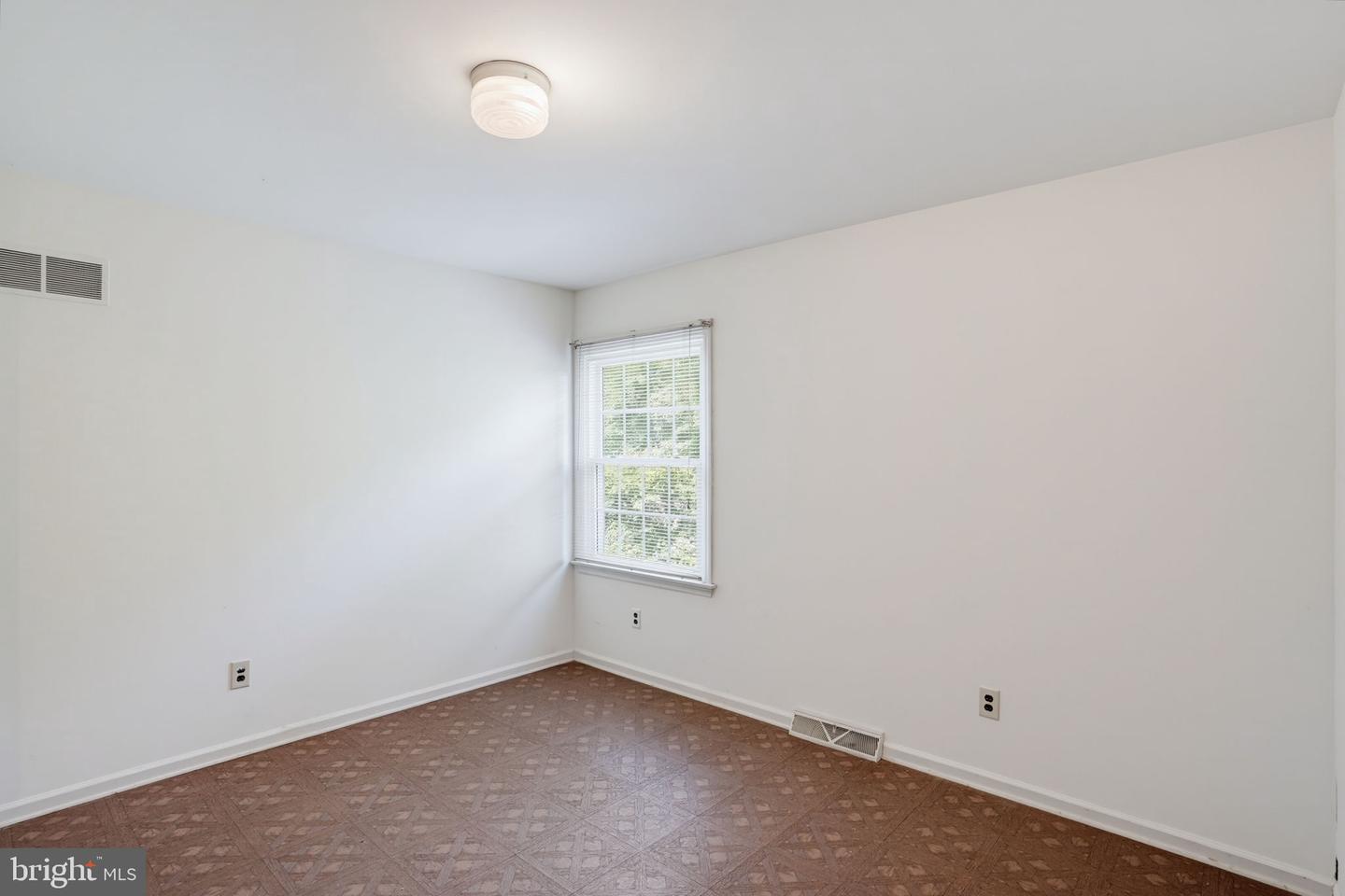 301 Caravel Dr Property Photo 38
