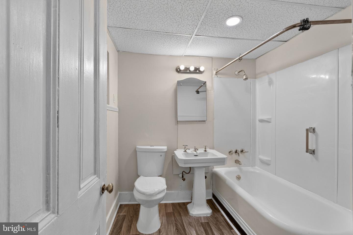 617 W 9th St Property Photo 17