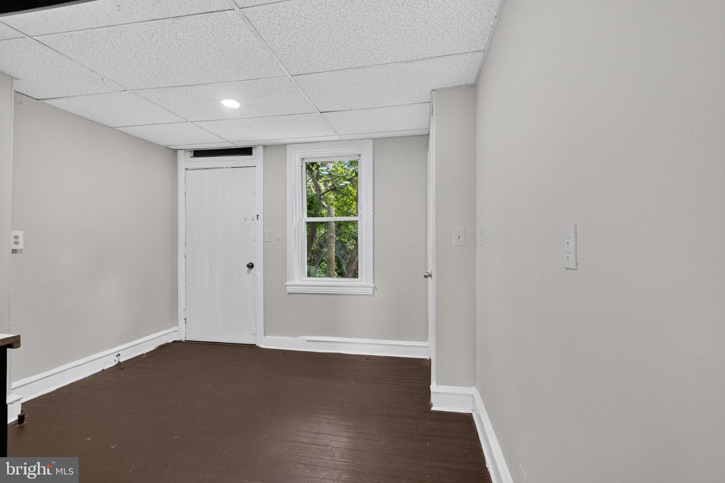 617 W 9th St Property Photo 21