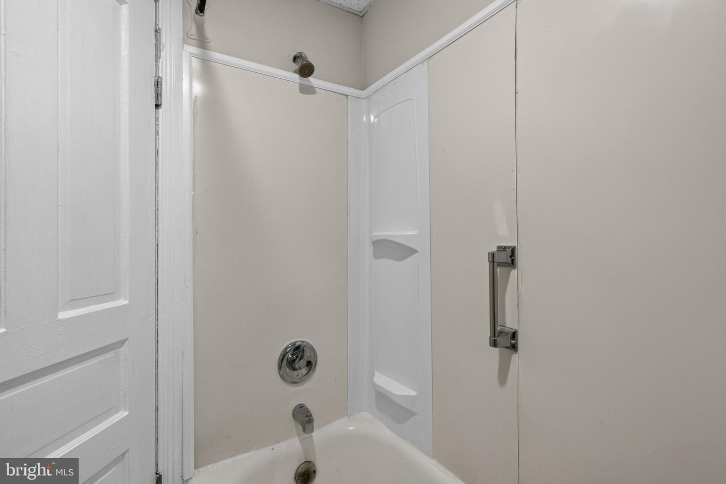 617 W 9th St Property Photo 14