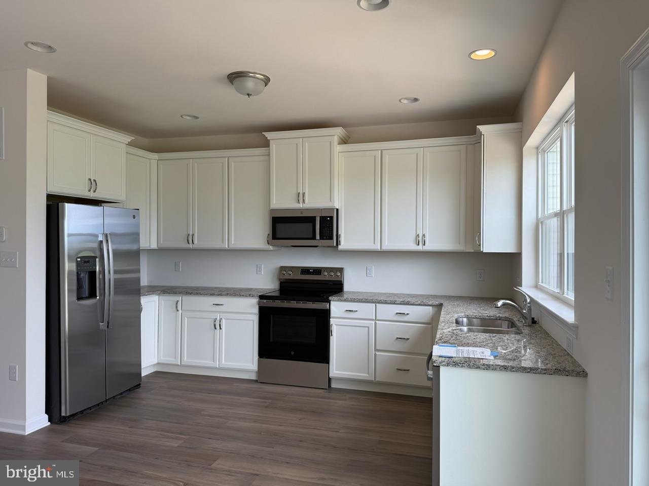 738 Rosler Way Property Photo 3