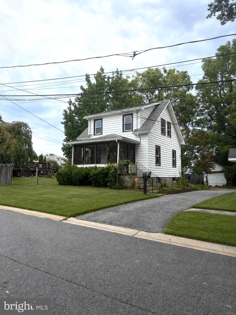 9 Laurel Ave Property Photo 1