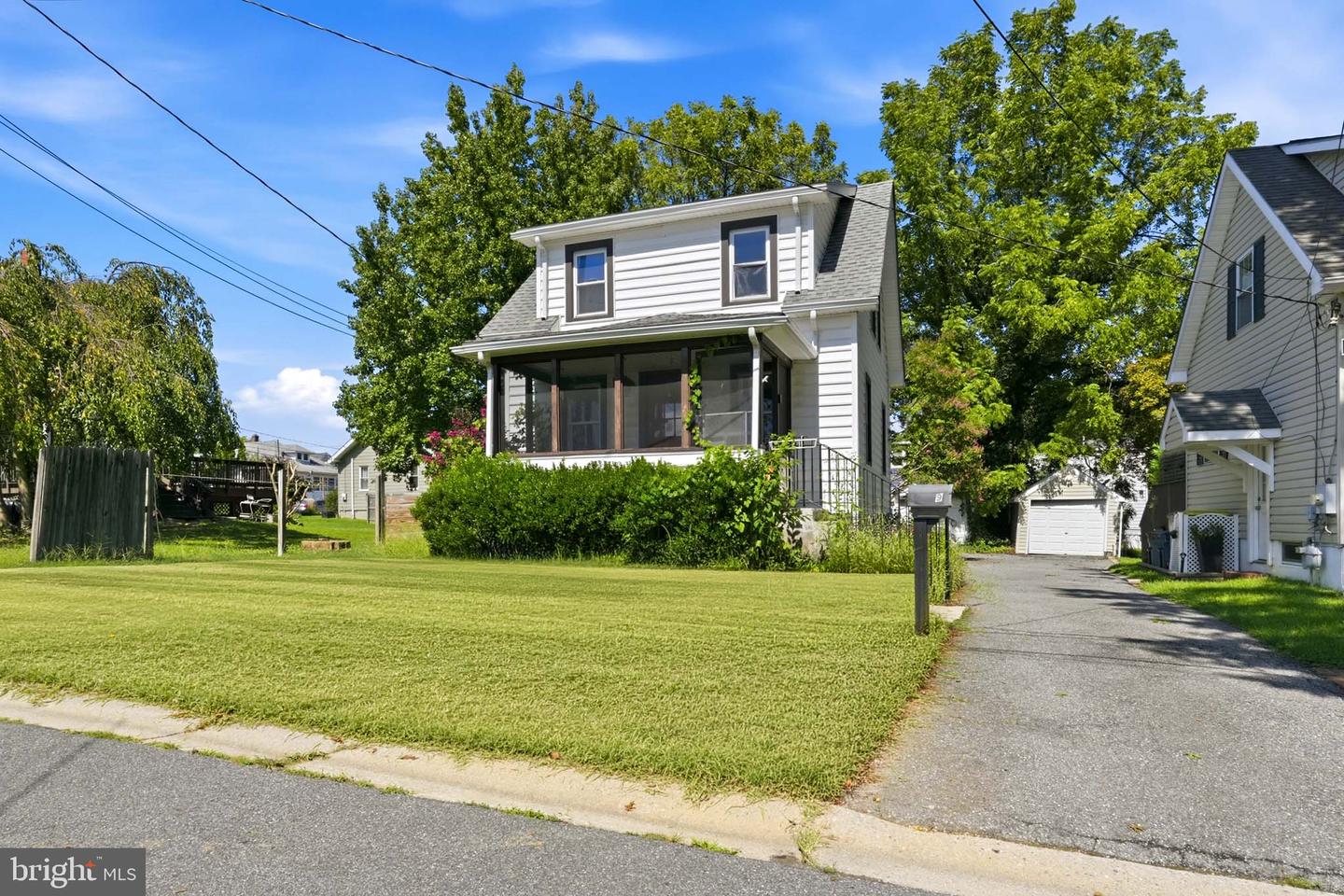 9 Laurel Ave Property Photo 1