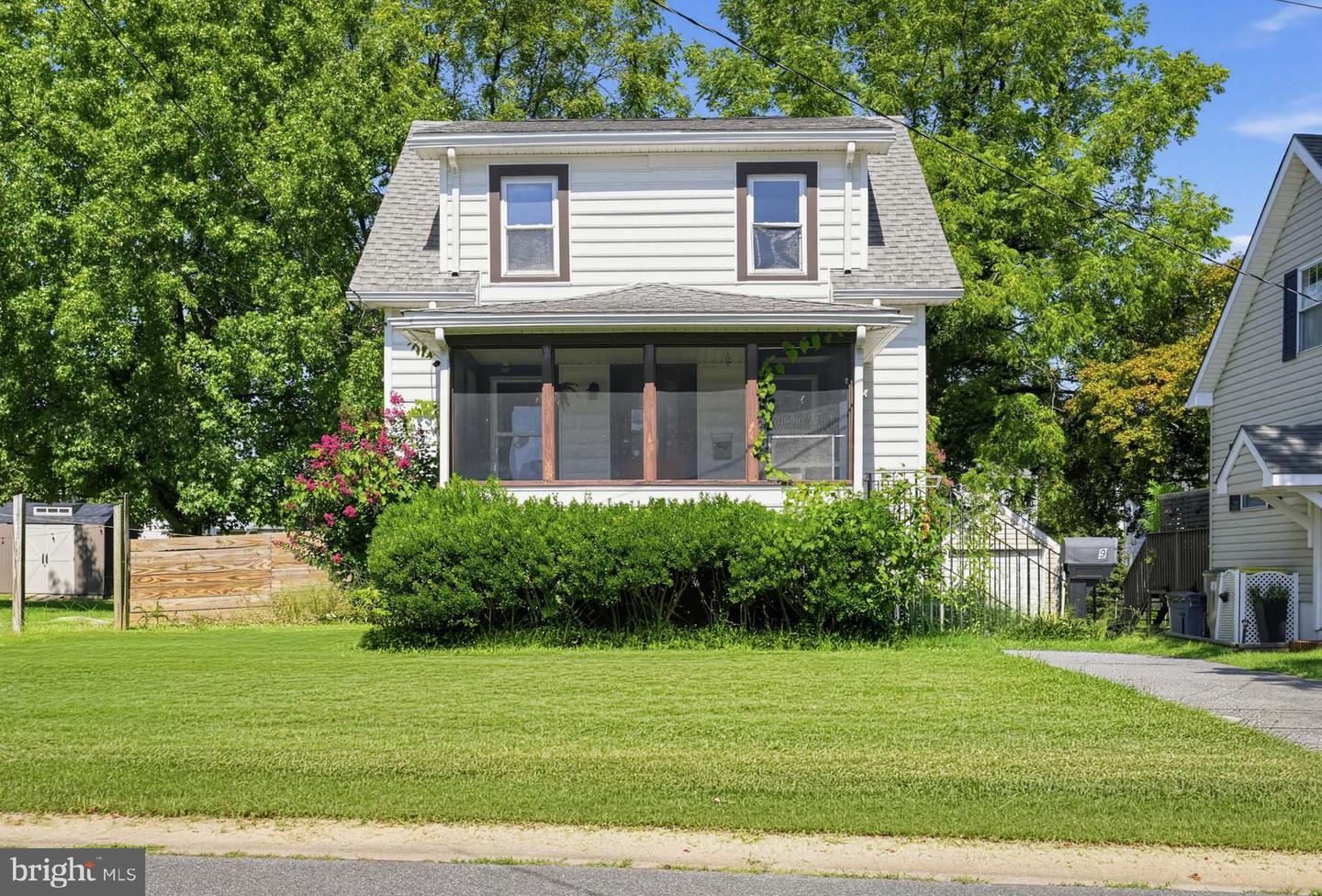 9 Laurel Ave Property Photo 2