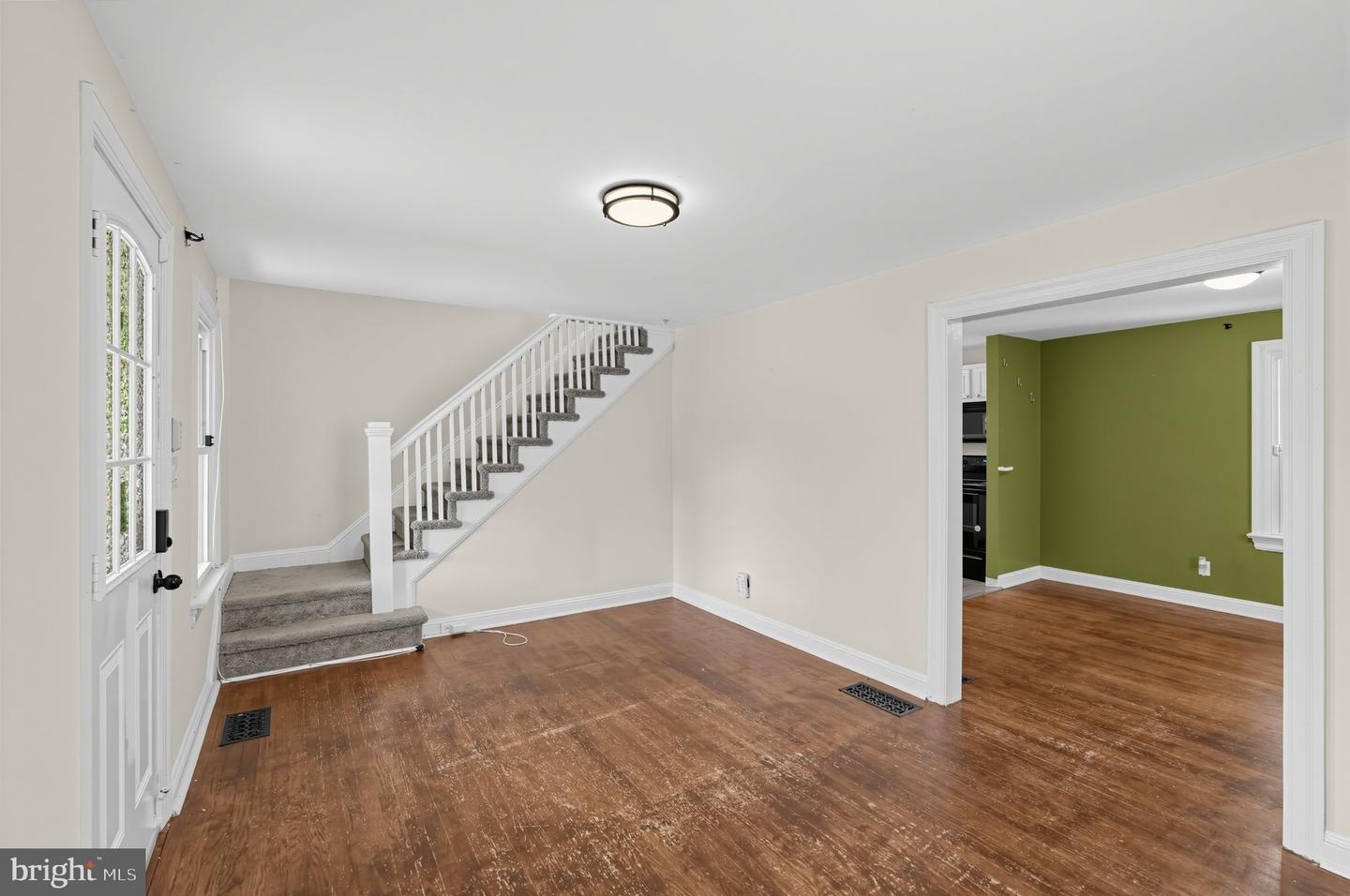 9 Laurel Ave Property Photo 8