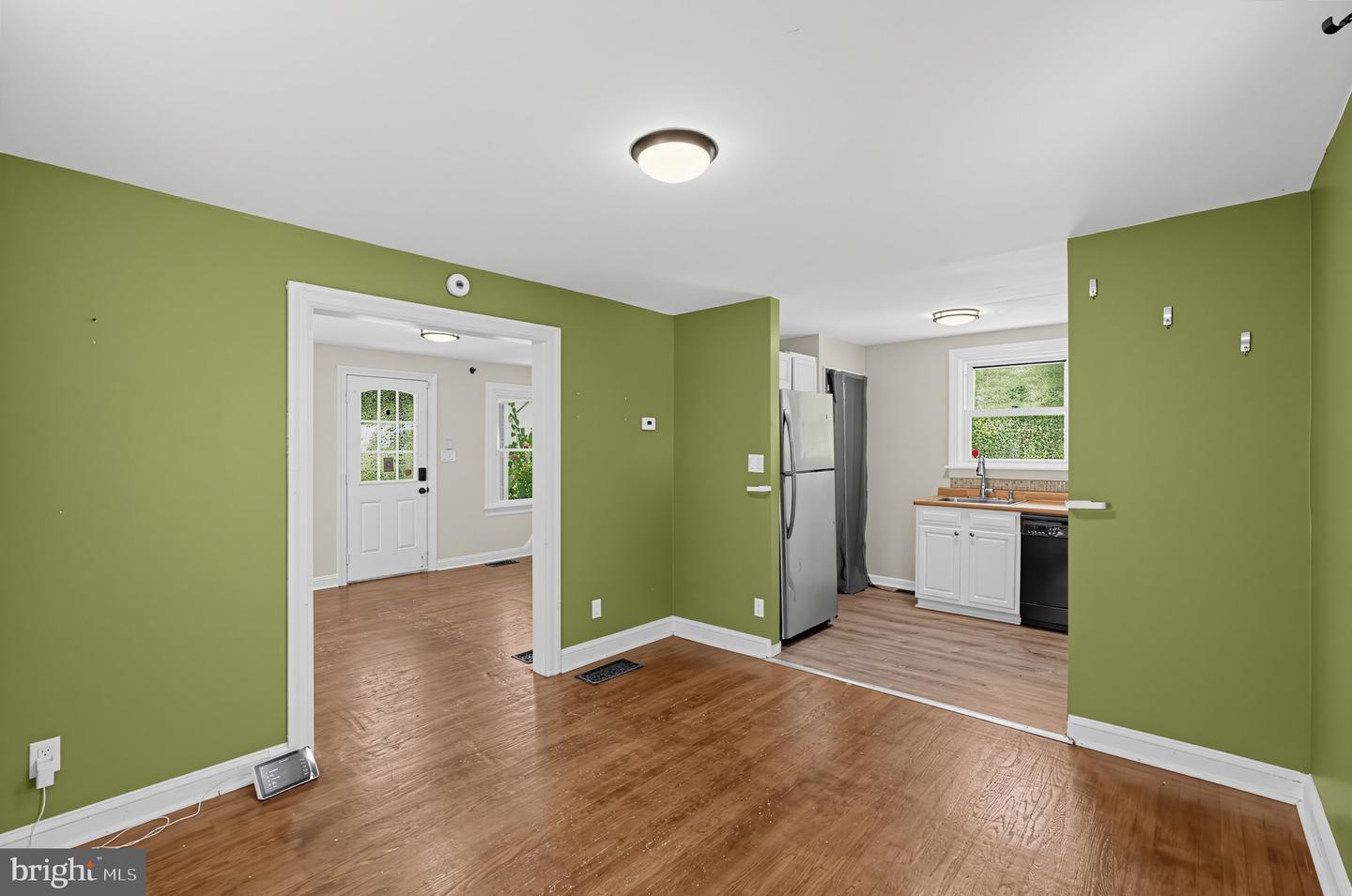 9 Laurel Ave Property Photo 10