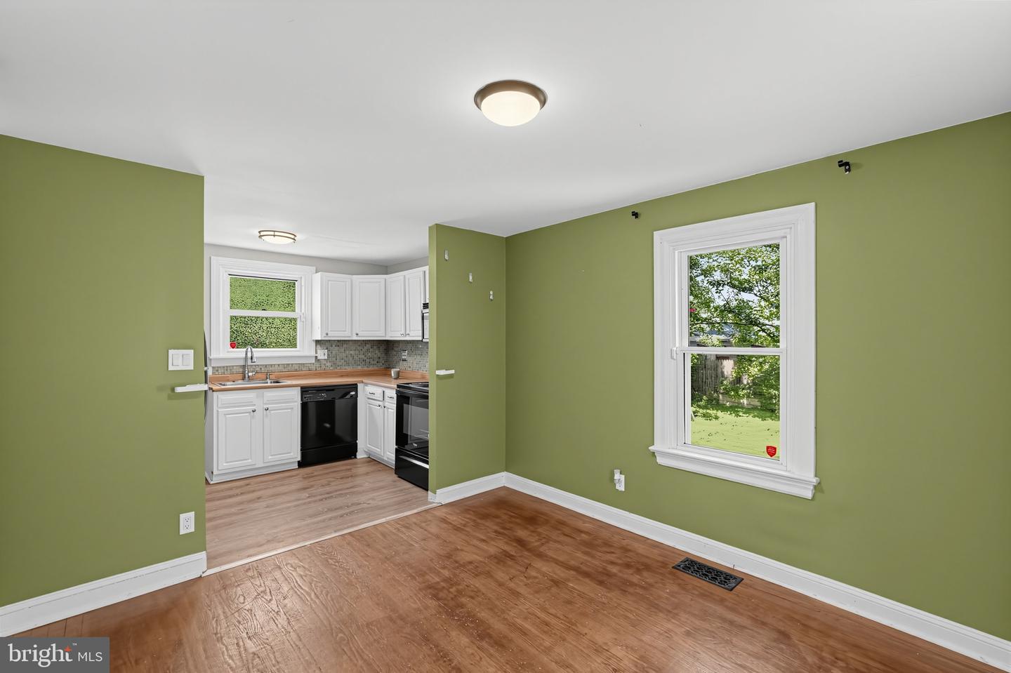 9 Laurel Ave Property Photo 11