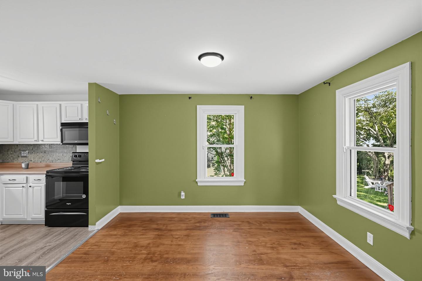 9 Laurel Ave Property Photo 12