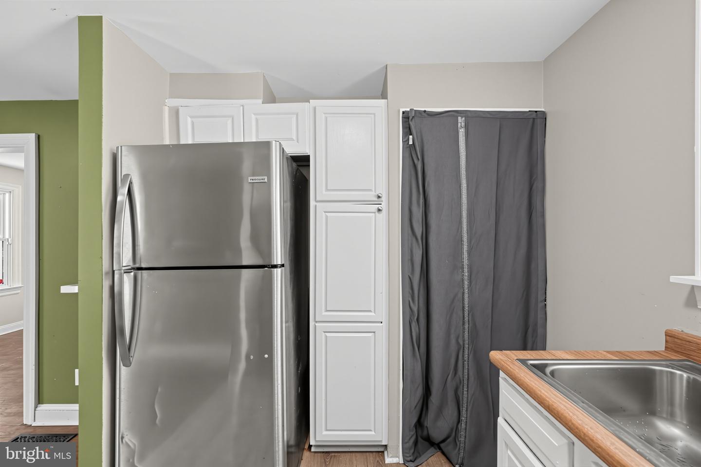 9 Laurel Ave Property Photo 15