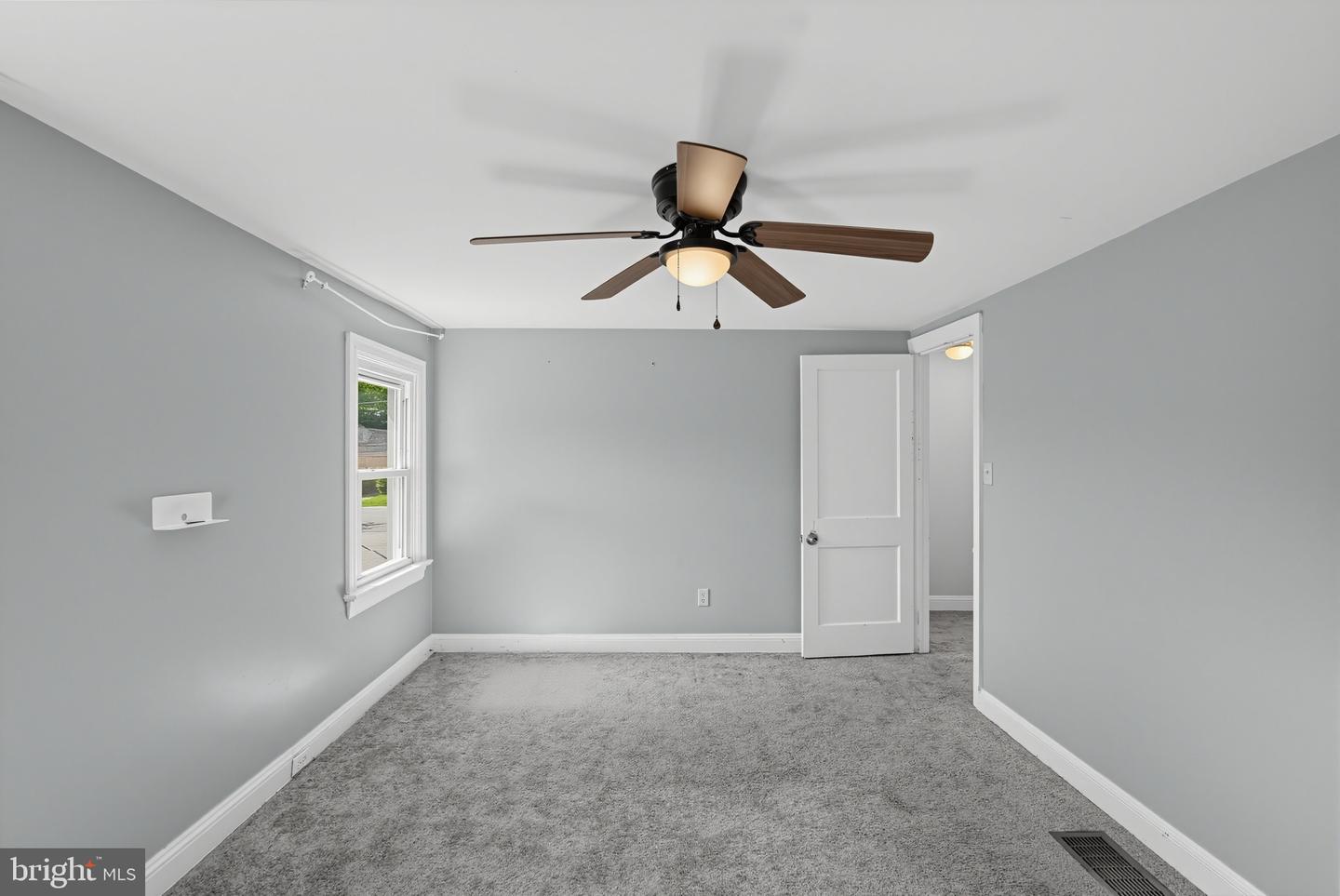 9 Laurel Ave Property Photo 19