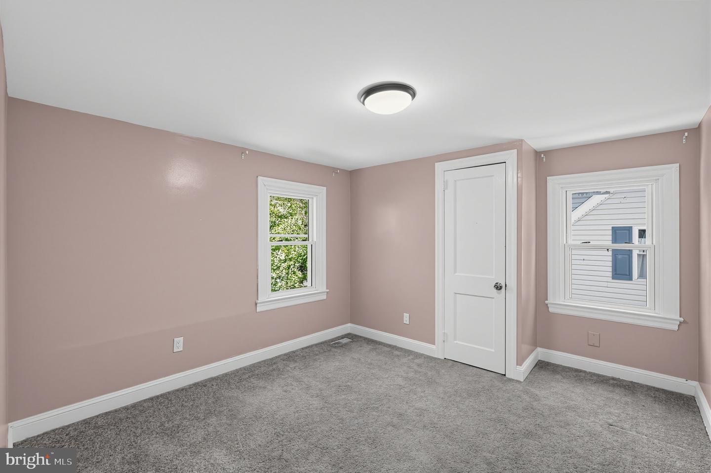9 Laurel Ave Property Photo 20