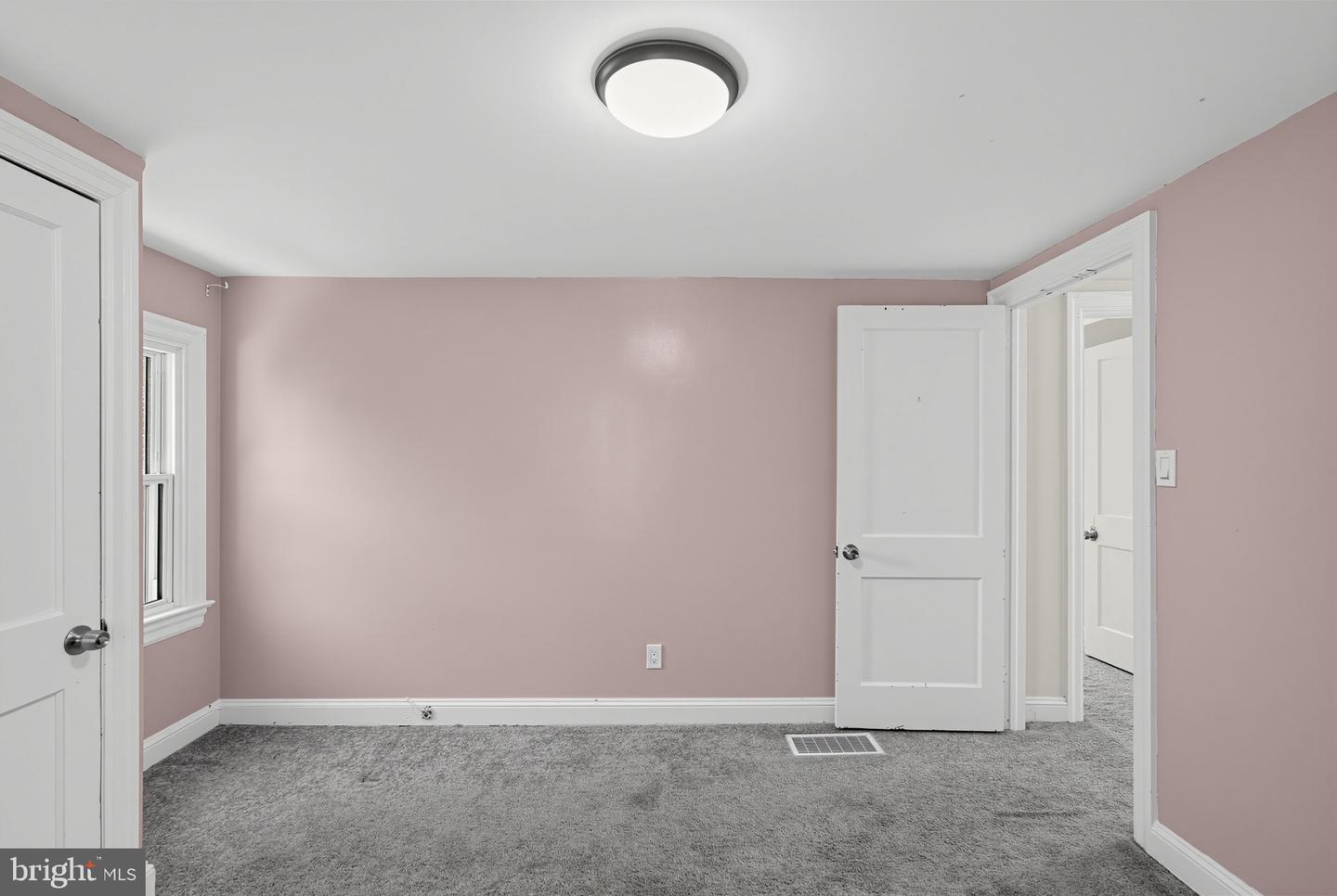 9 Laurel Ave Property Photo 21